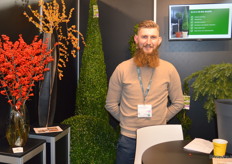 Norman van Nieuwkoop van Nieuwkoop Groen heeft al wel wat langer o.a. een bijzondere varieteit Celastrus beschikbaar, maar sinds dit jaar hangt daar ook een naampje aan: de Celastrus Scandens Nico (met oranje bestjes), vernoemt naar opa die er ooit mee is begonnen.